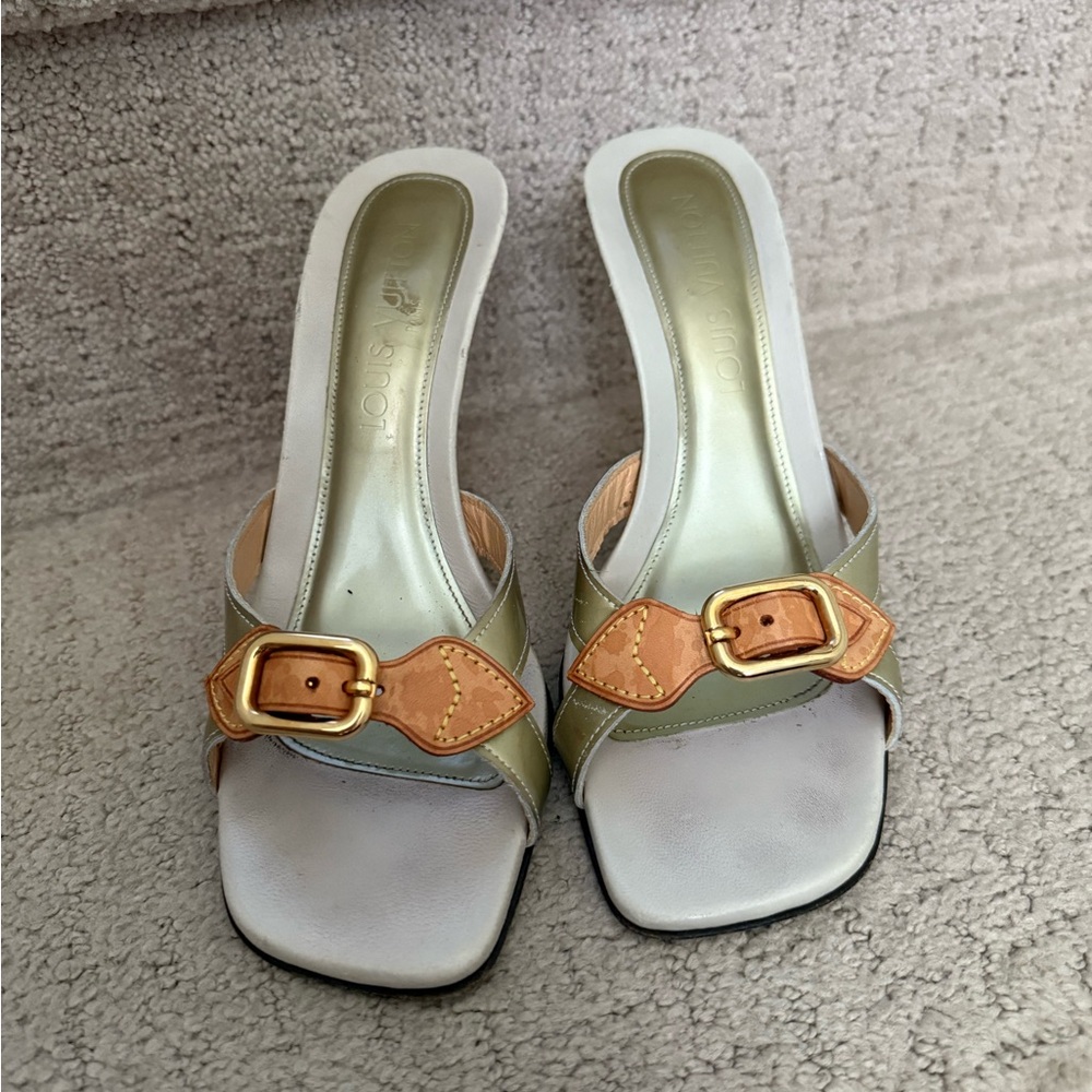 Louis Vuitton Green and Tan Heels - Picture 2 of 8